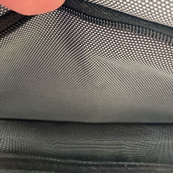 BLV Bulgari small gray travel case never used with clip close - Picture 6 of 8